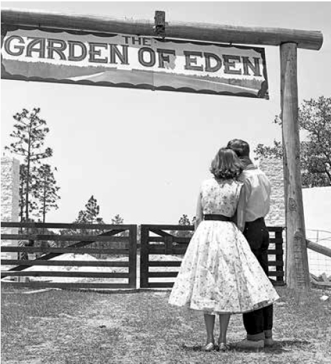 Couple stands at the Garden of Eden trailhead.