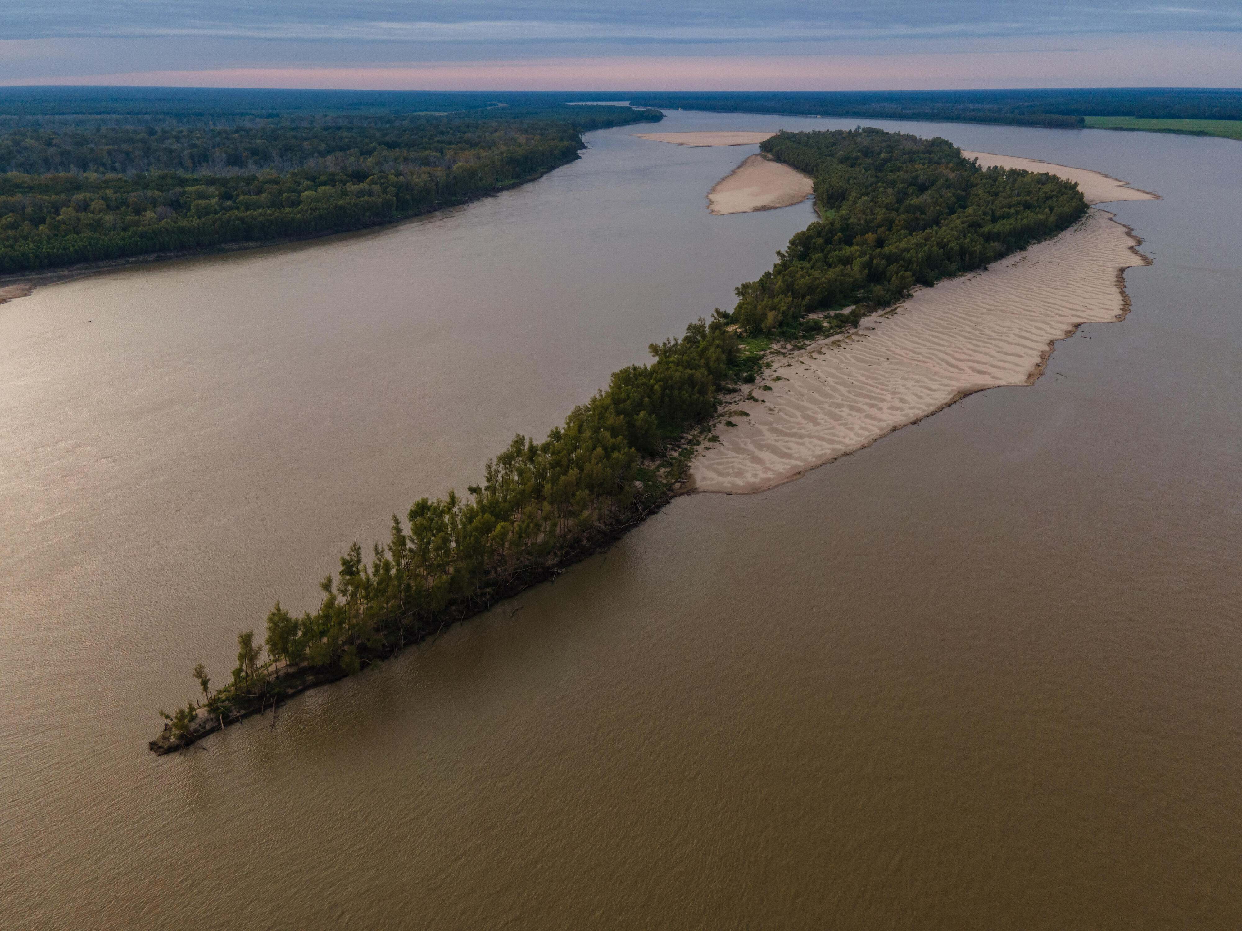 An aerial view of the Mississippi River and a sandy island in the middle.